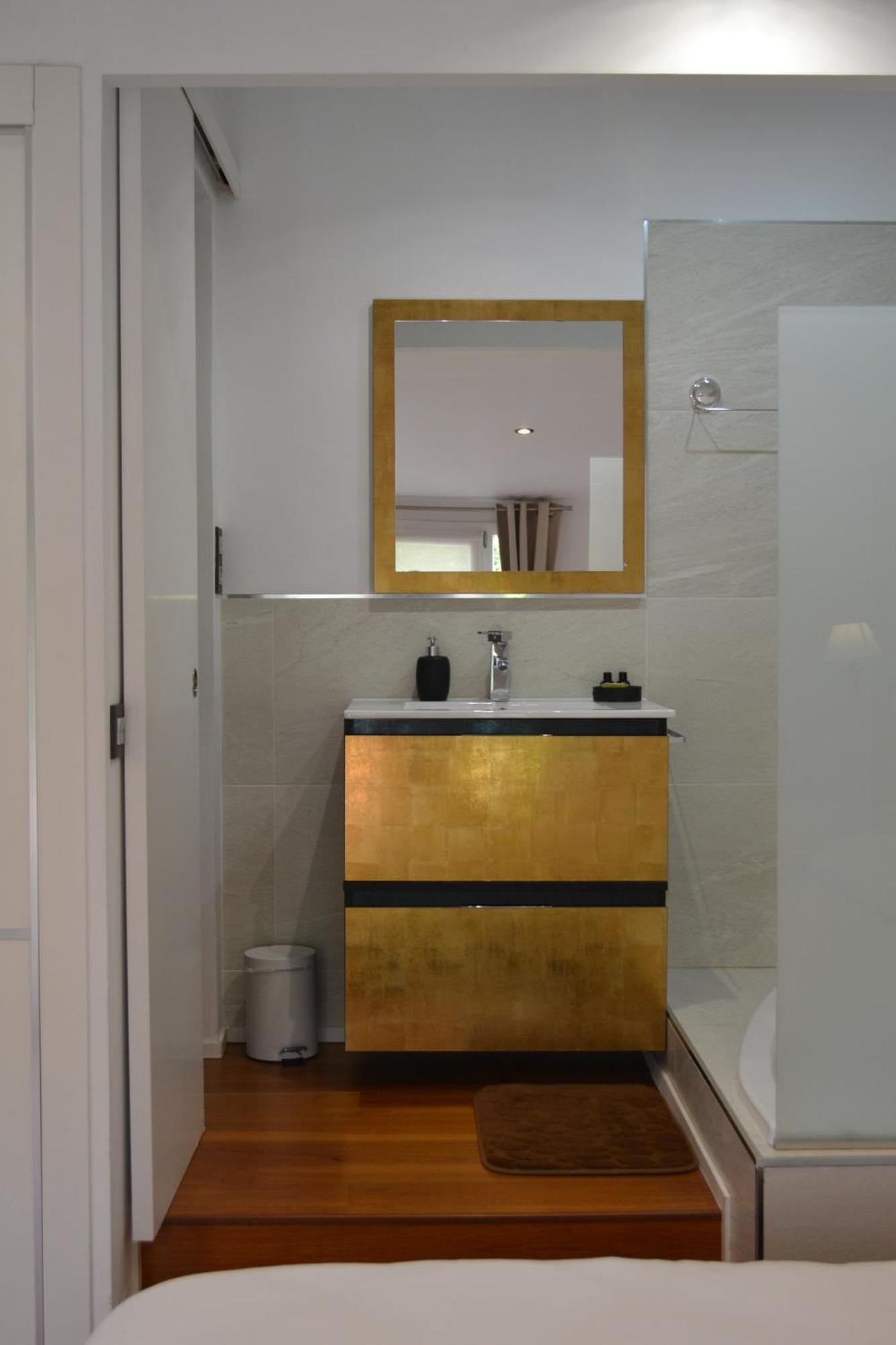 Apartamentos Puerta De Gijón Dış mekan fotoğraf