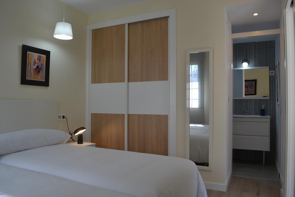 Apartamentos Puerta De Gijón Dış mekan fotoğraf